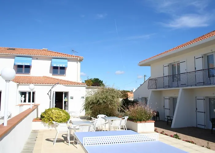 L'oree Du Bois نوتر دام دي مونتس